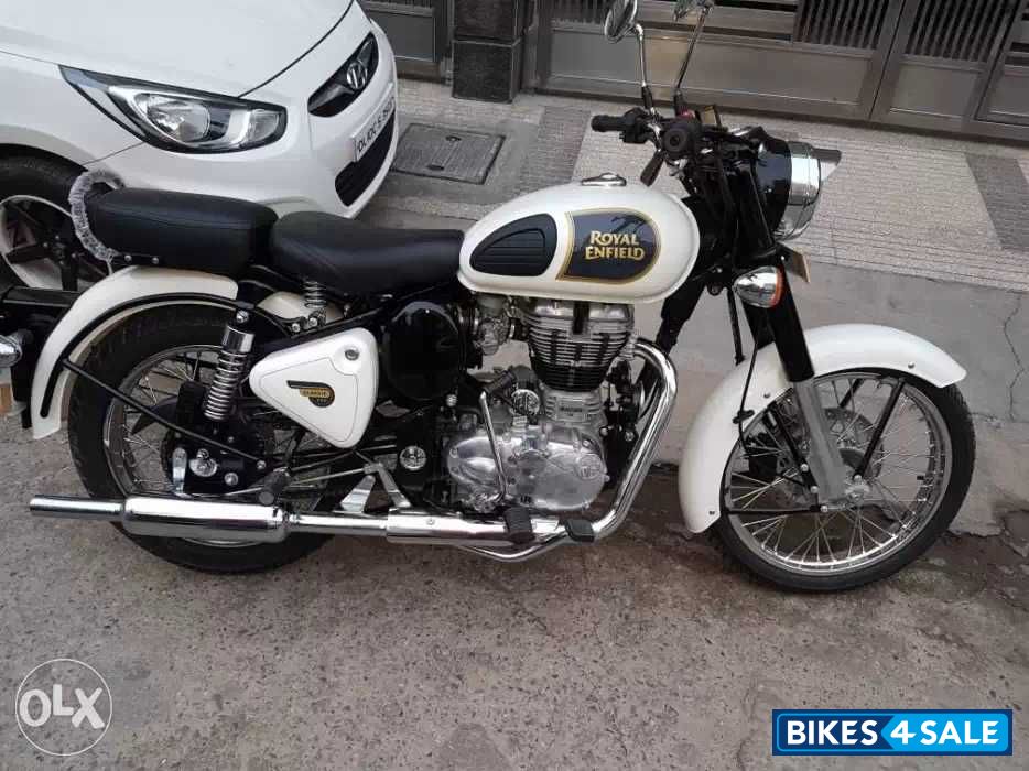 Ash White Royal Enfield Classic 350 Ash White Royal Enfield Classic 350