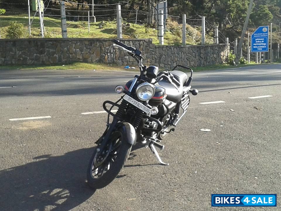 Black Bajaj Avenger Street 220