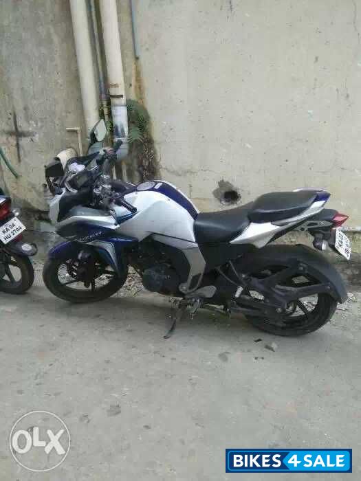 Blue And White Yamaha Fazer FI V2
