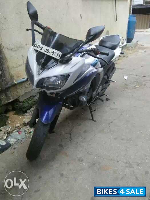 Blue And White Yamaha Fazer FI V2