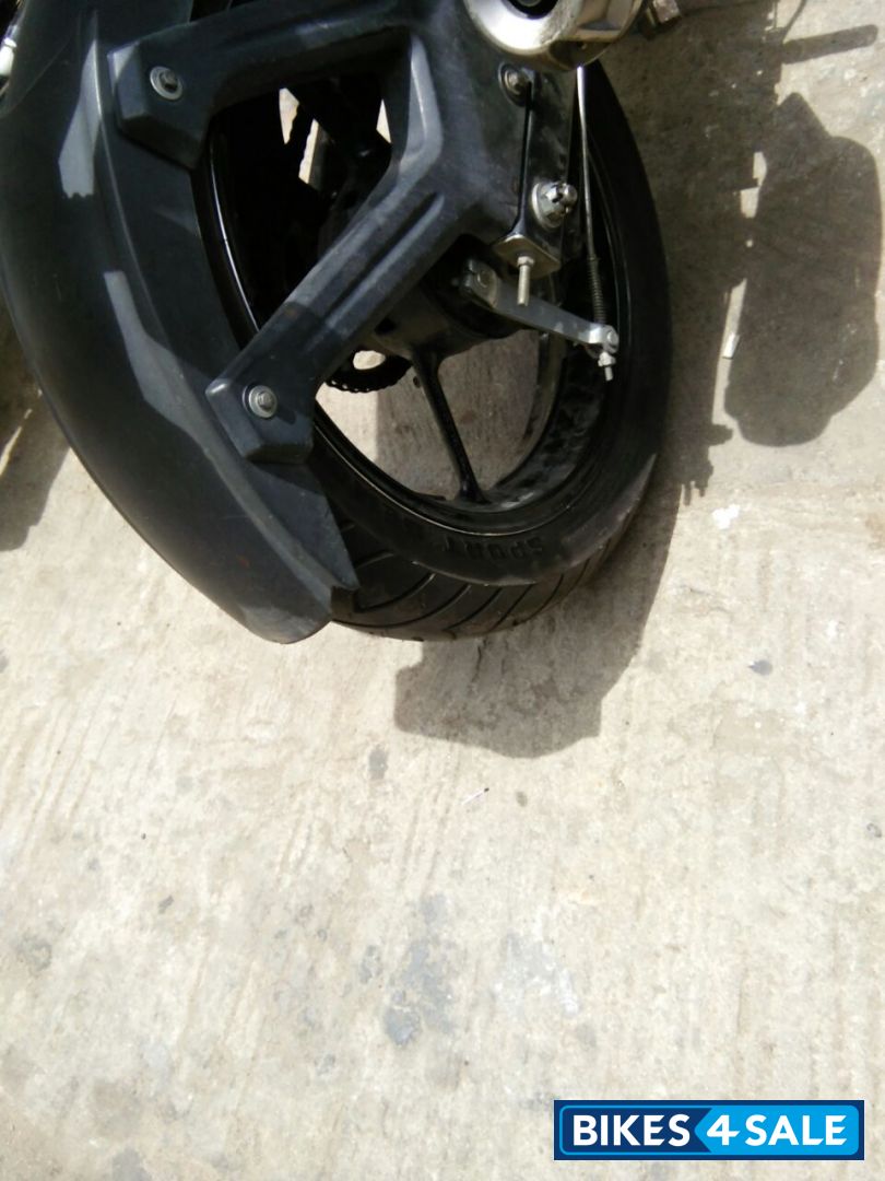 Blue And White Yamaha Fazer FI V2