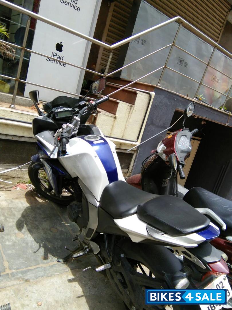 Blue And White Yamaha Fazer FI V2