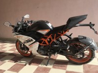 White KTM RC 390