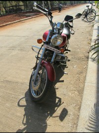 Red Bajaj Avenger 220 DTS-i