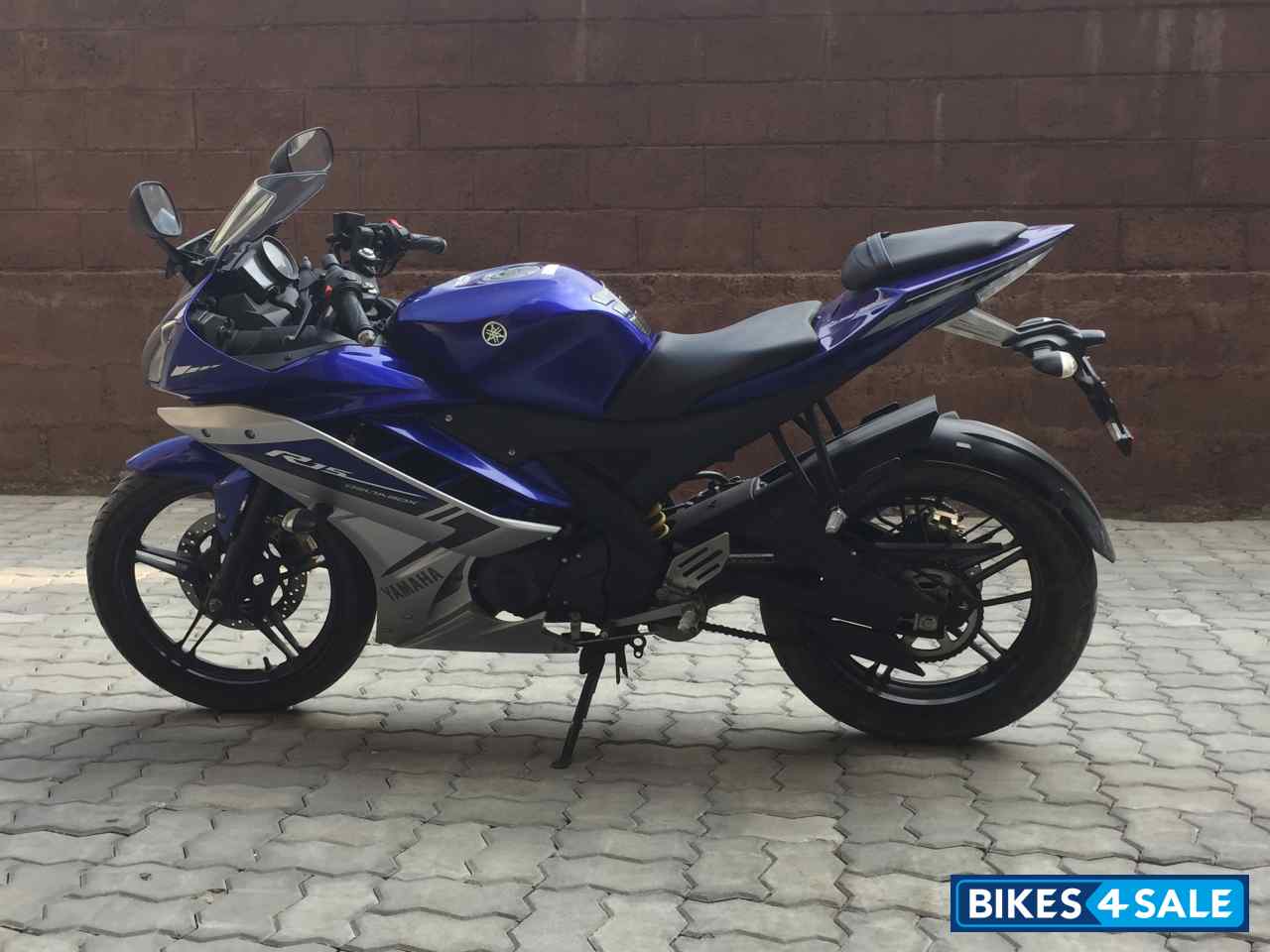 Blue Yamaha YZF R15 V2 Blue Yamaha YZF R15 V2