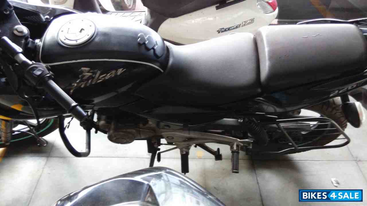 Black Bajaj Pulsar 220F