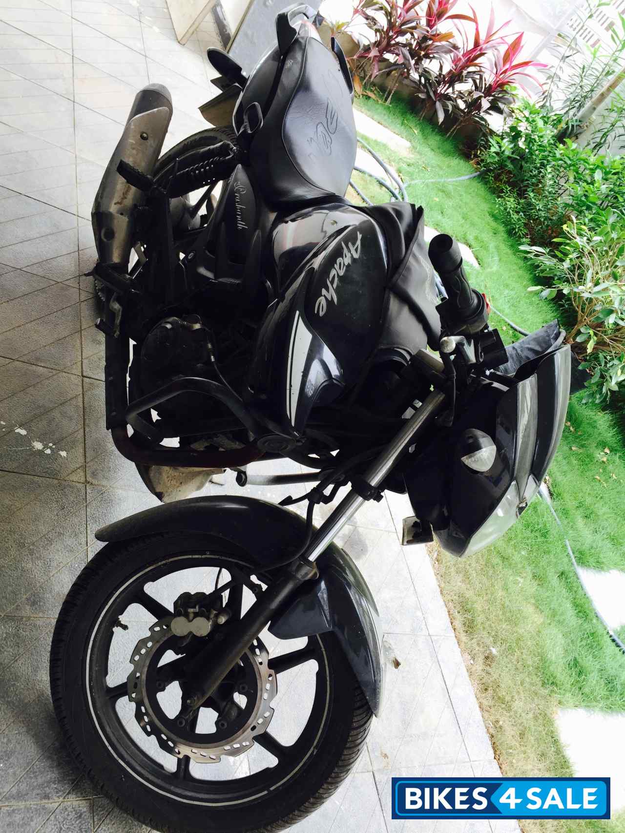 Black TVS Apache RTR 160