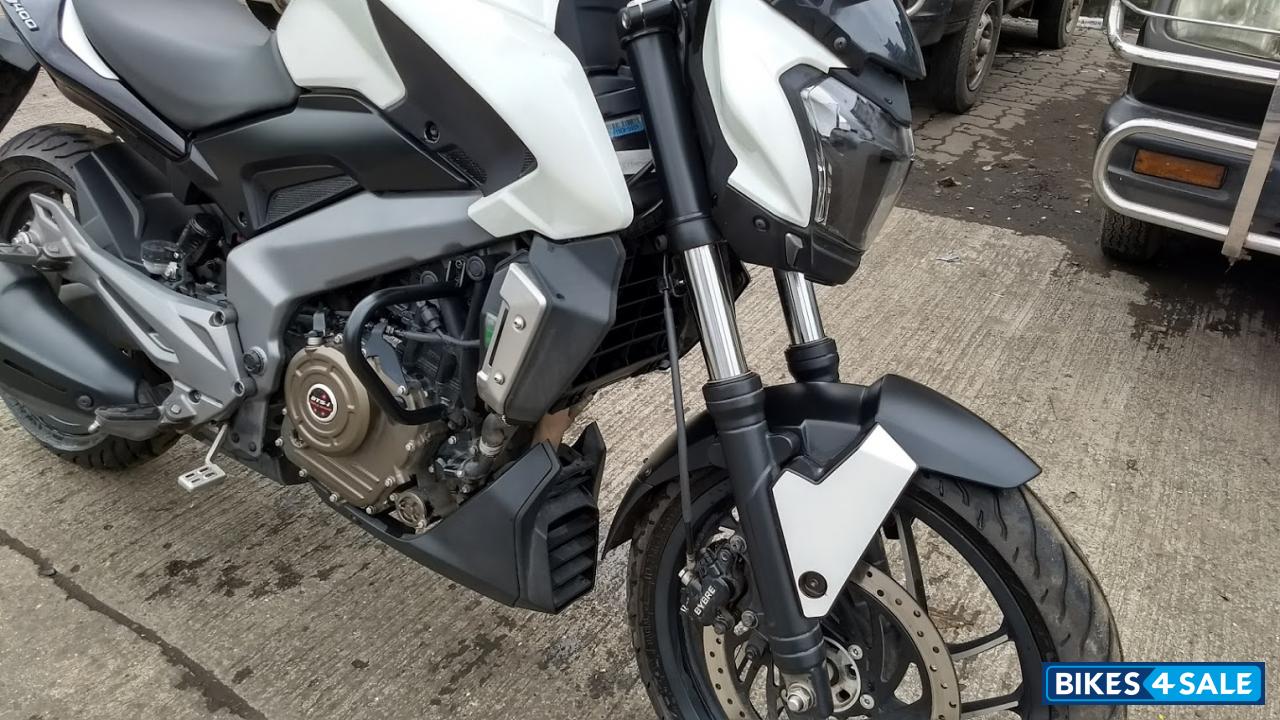 White Bajaj Dominar 400