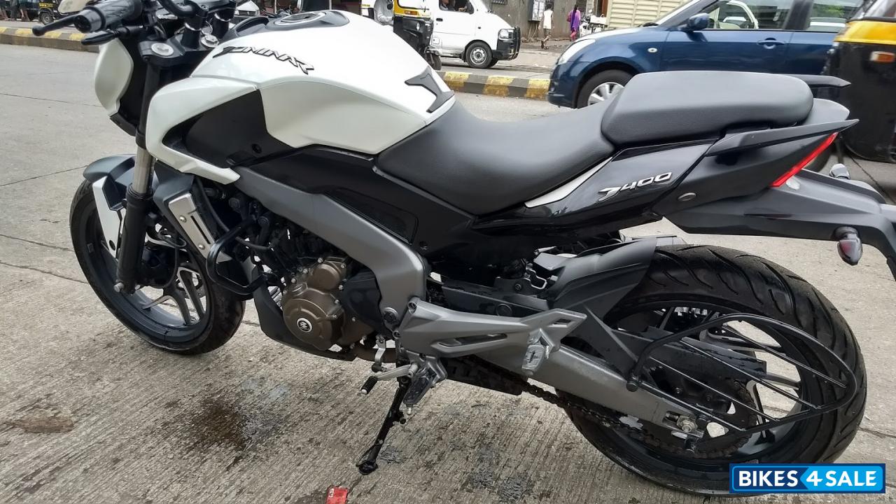 White Bajaj Dominar 400 White Bajaj Dominar 400