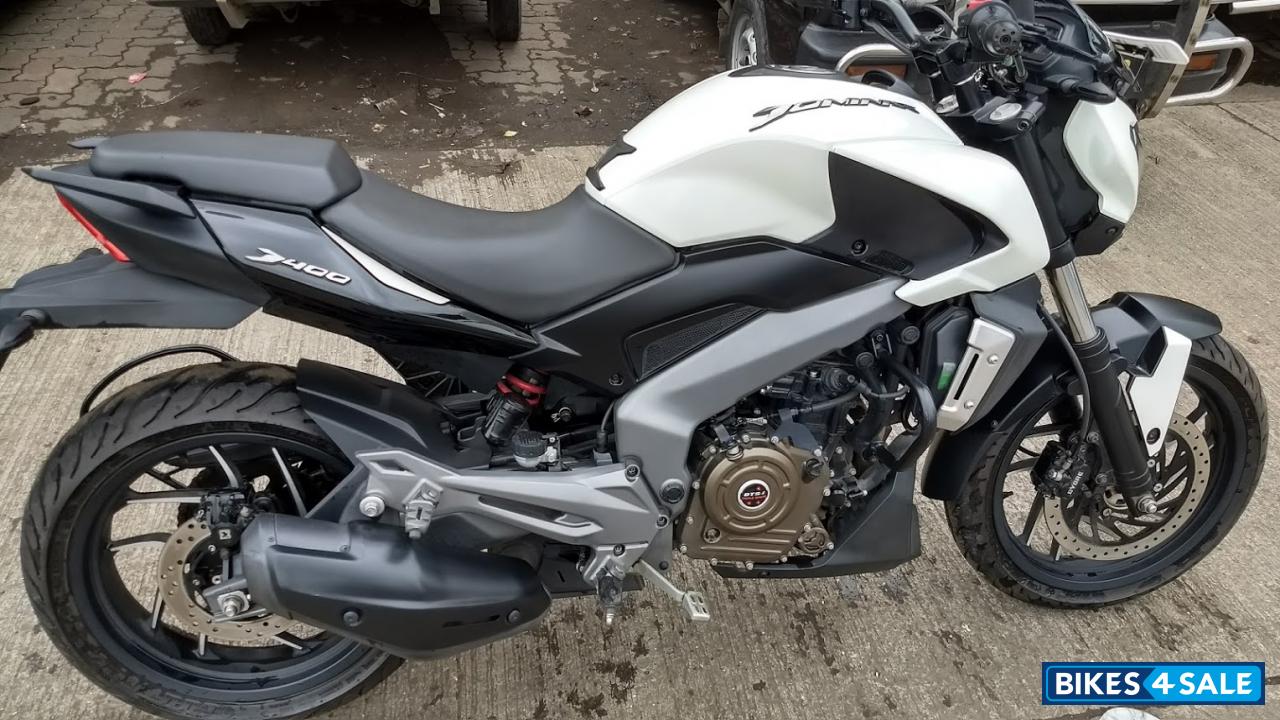 White Bajaj Dominar 400 White Bajaj Dominar 400