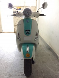 Custom Retro Color Vespa VXL 150