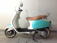 Custom Retro Color Vespa VXL 150