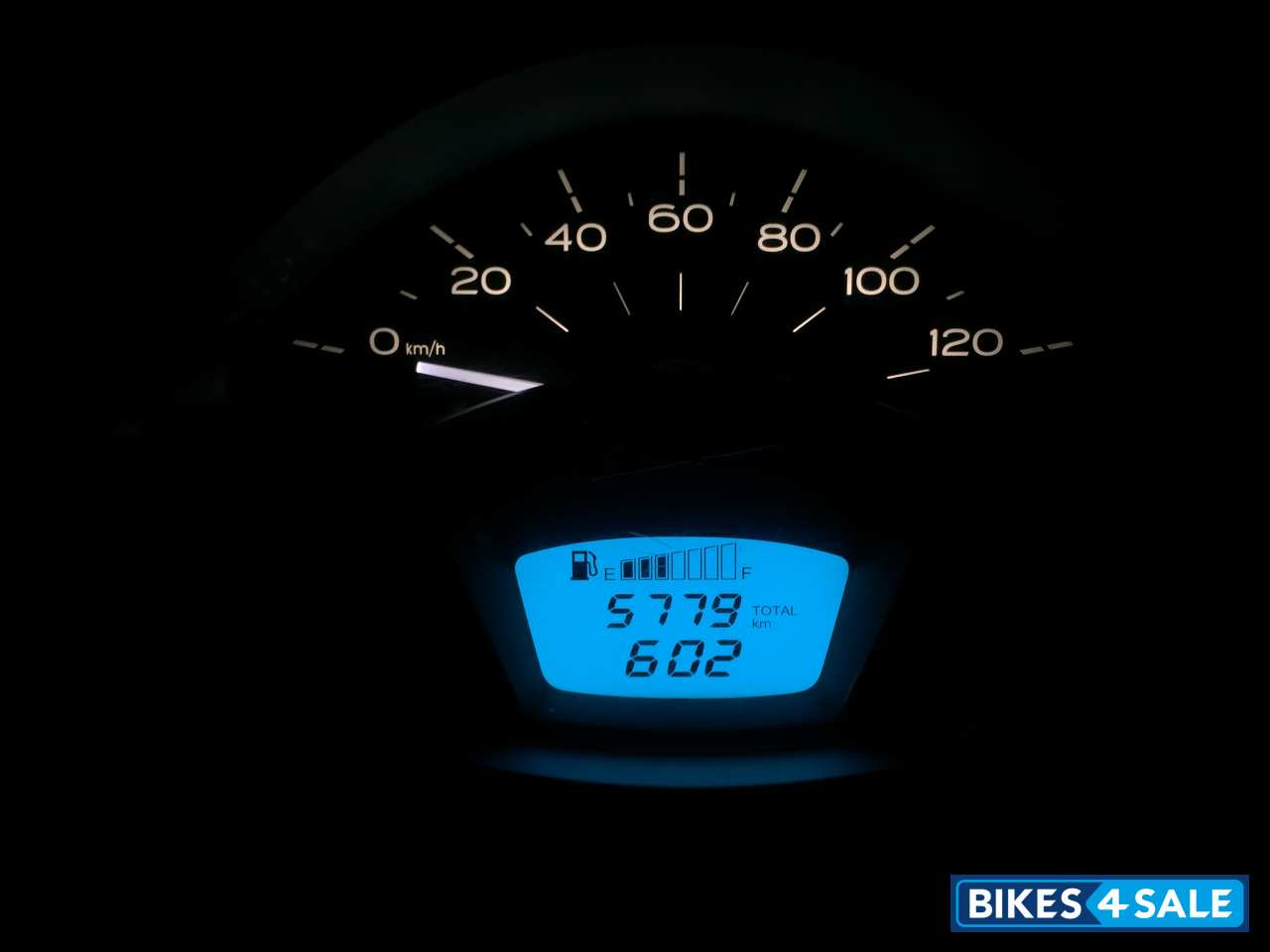 Custom Retro Color Vespa VXL 150