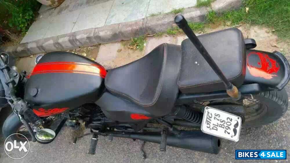 Black Bajaj Avenger 220 DTS-i
