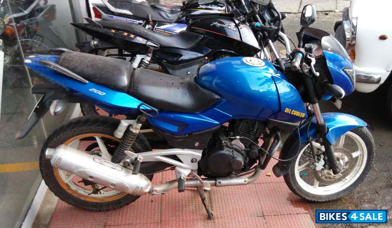 Blue Bajaj Pulsar 200 DTSi
