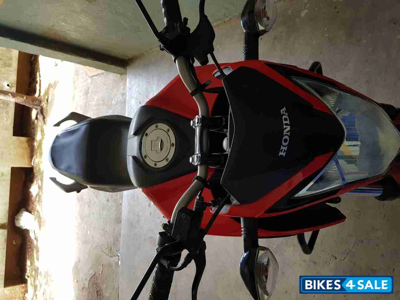 Red Honda CB Hornet 160R