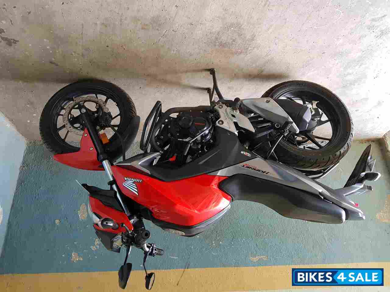 Red Honda CB Hornet 160R