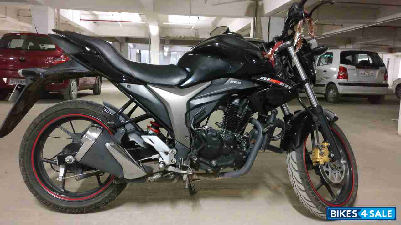 Black Suzuki Gixxer 150