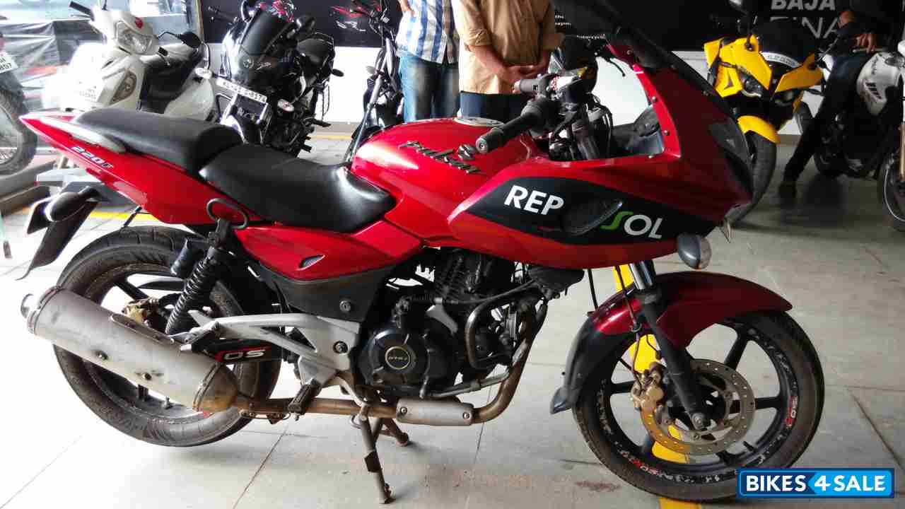 Red Bajaj Pulsar 220F