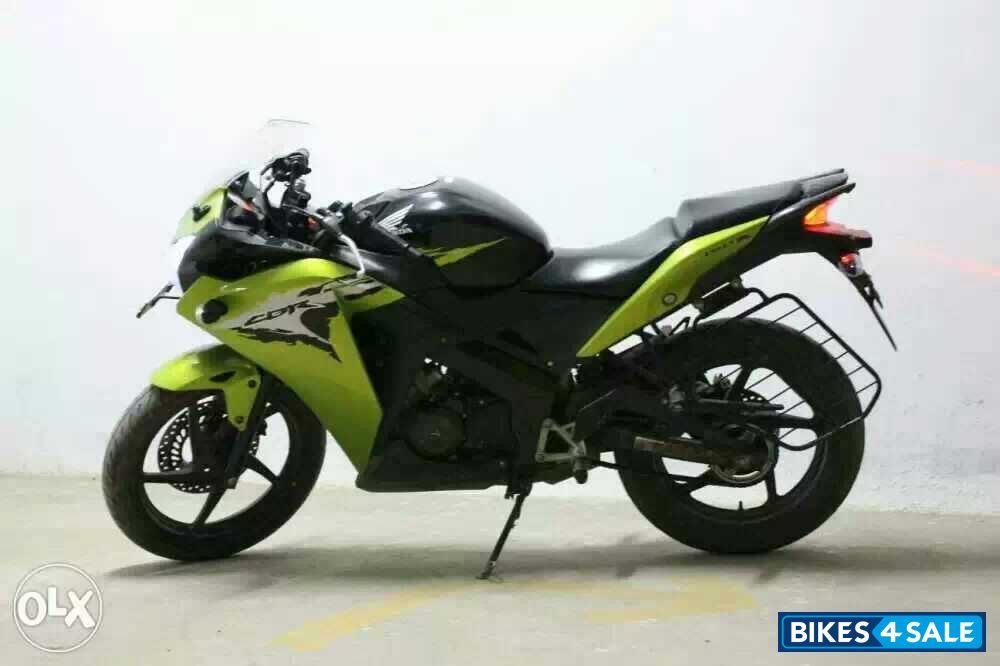 Green Honda CBR 150R