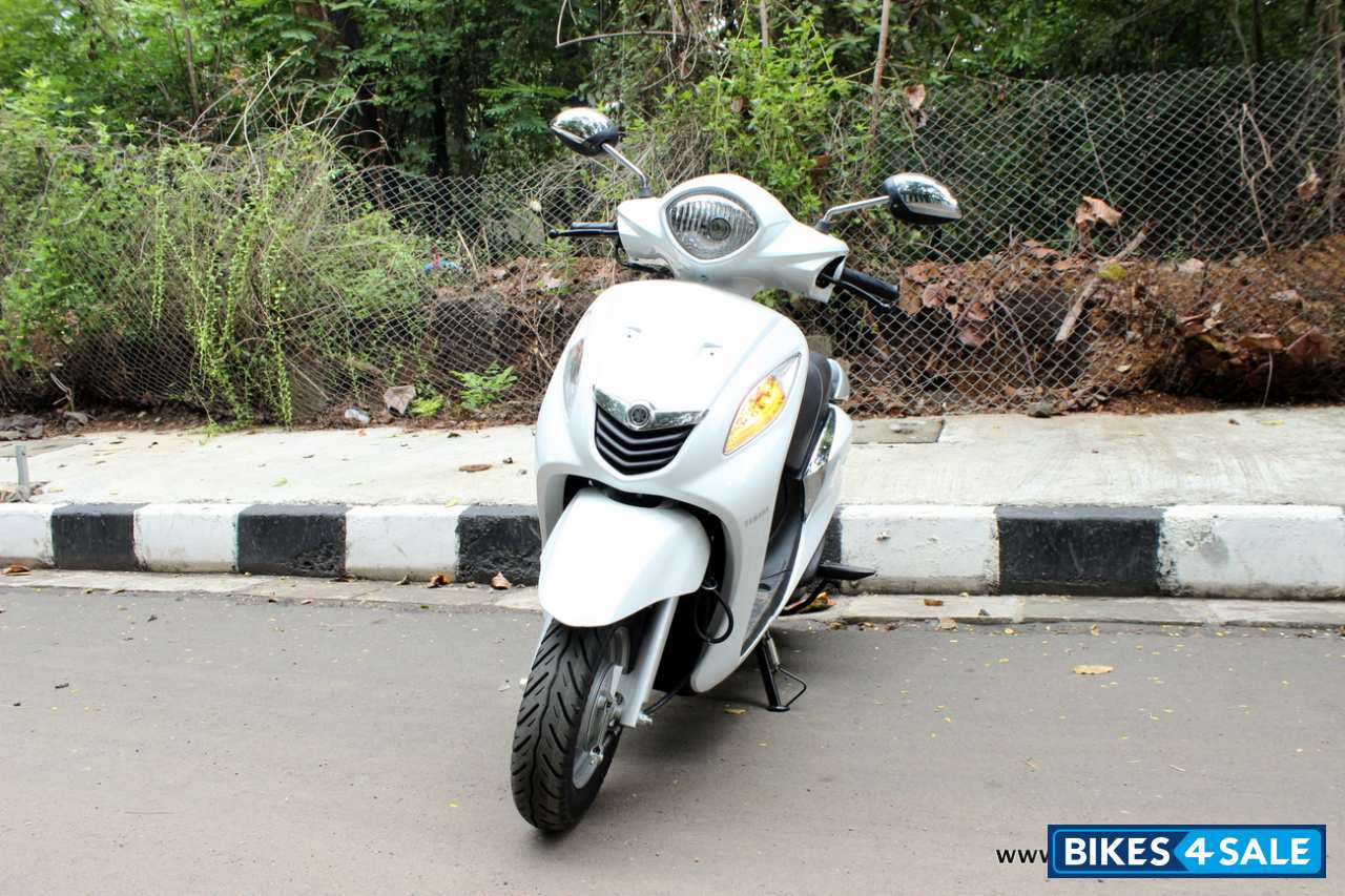 White Yamaha Fascino