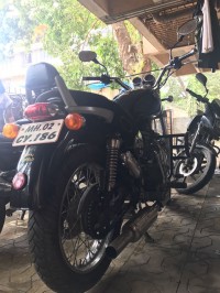 Black Royal Enfield Thunderbird 500