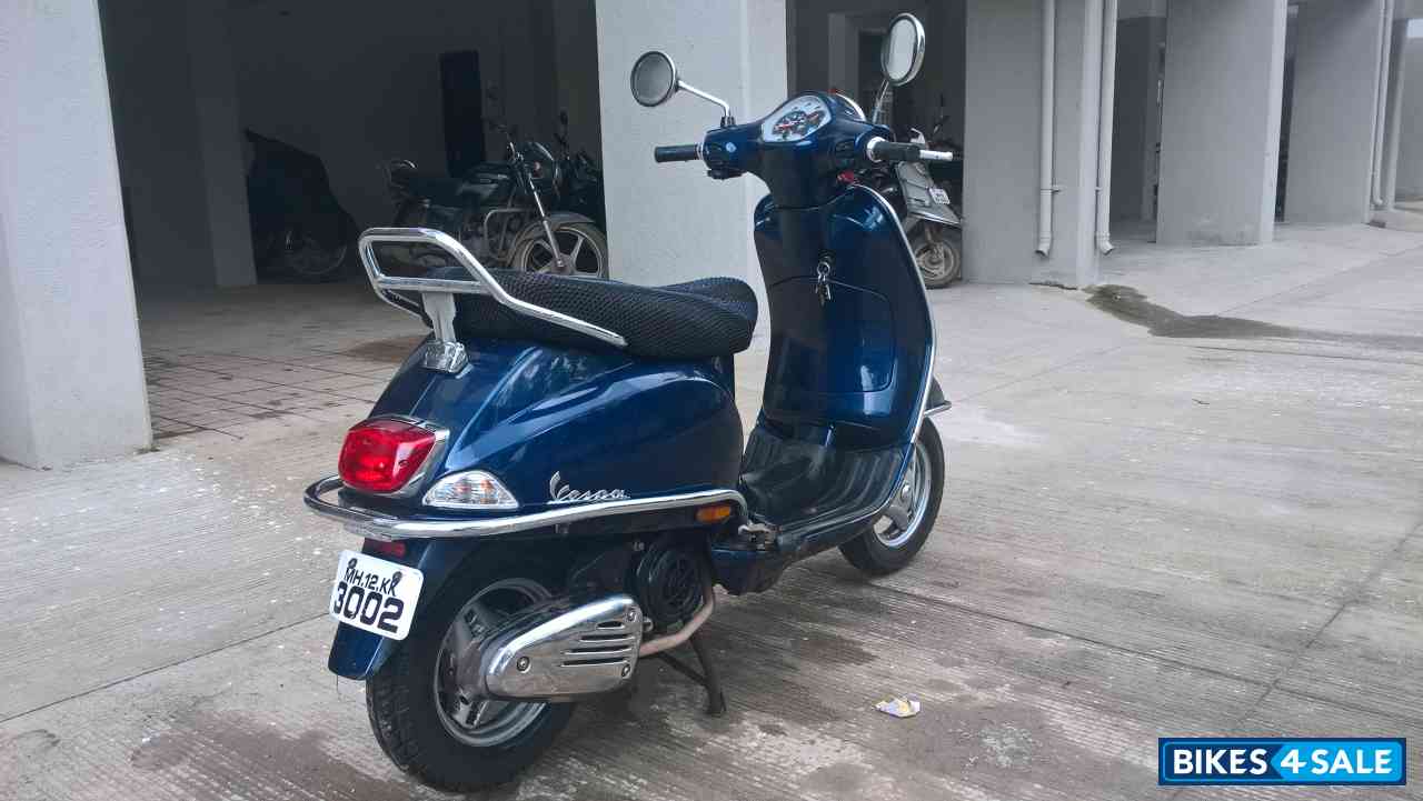 Blue Vespa LX 125