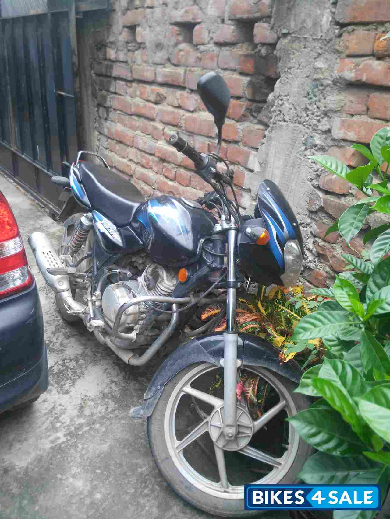 Black Blue Bajaj Discover 125