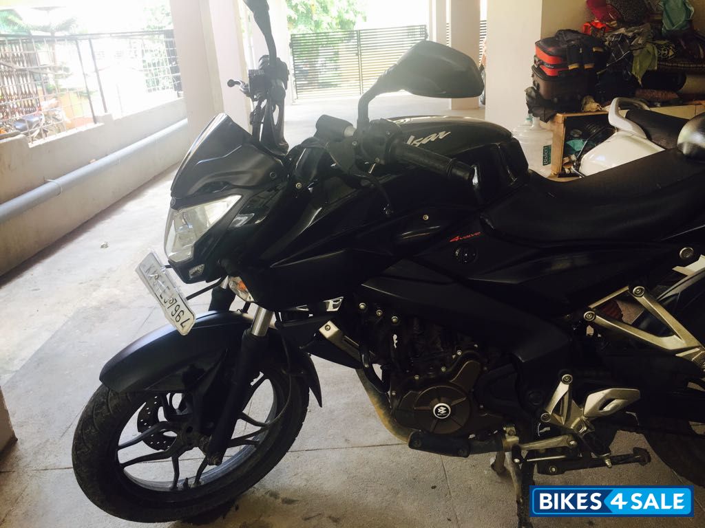 Black Bajaj Pulsar 200 NS