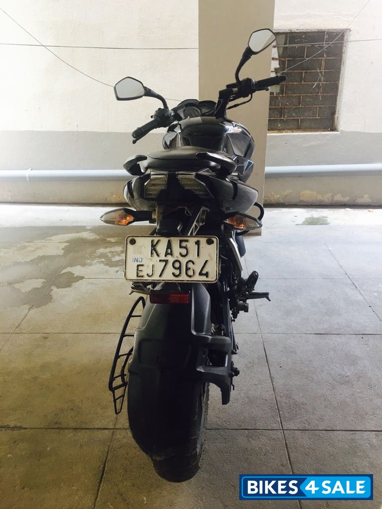 Black Bajaj Pulsar 200 NS