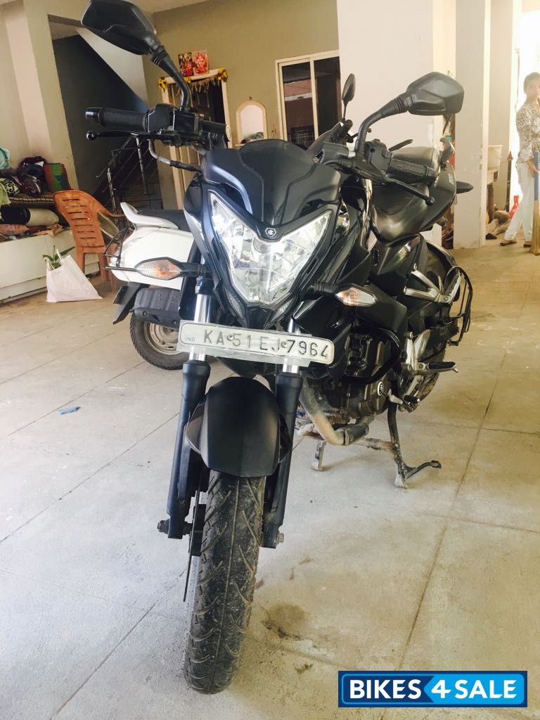 Black Bajaj Pulsar 200 NS