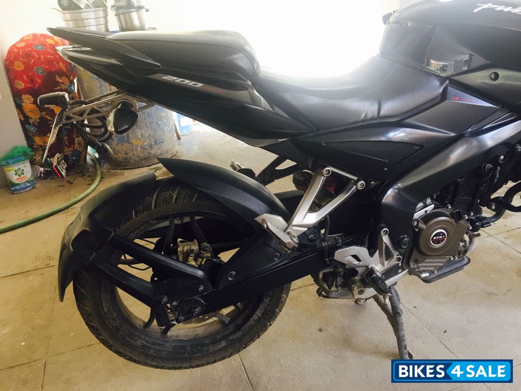 Black Bajaj Pulsar 200 NS