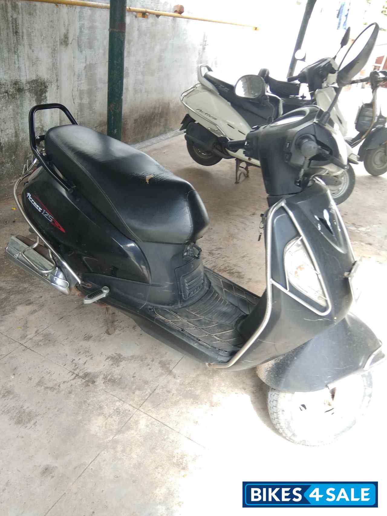 Black Suzuki Access 125