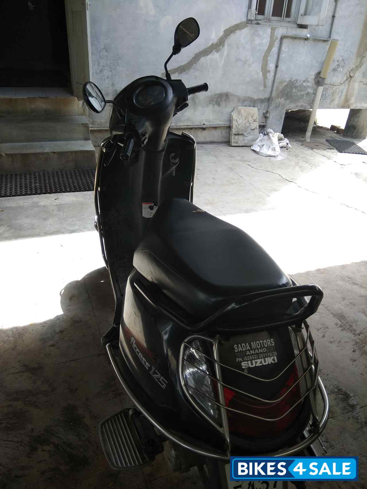 Black Suzuki Access 125 Black Suzuki Access 125