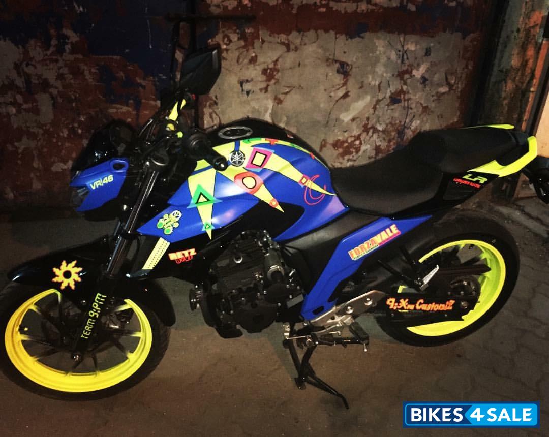 Blue Yamaha FZ25 Blue Yamaha FZ25