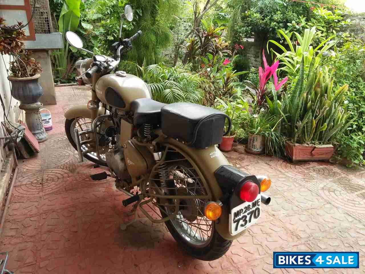 Khaki Royal Enfield Classic Desert Storm