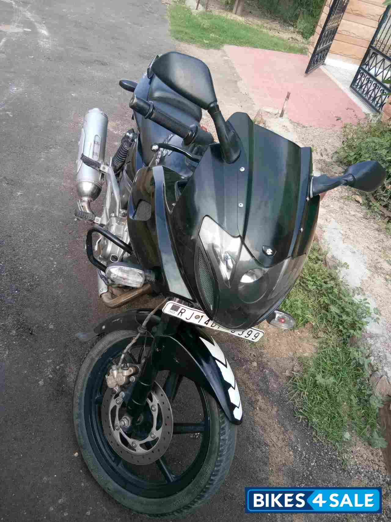 Black Bajaj Pulsar 220 DTSi