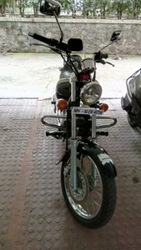 Black Bajaj Avenger 220 DTS-i