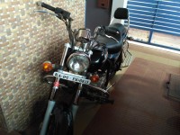Black Bajaj Avenger 200 DTS-i