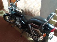 Black Bajaj Avenger 200 DTS-i