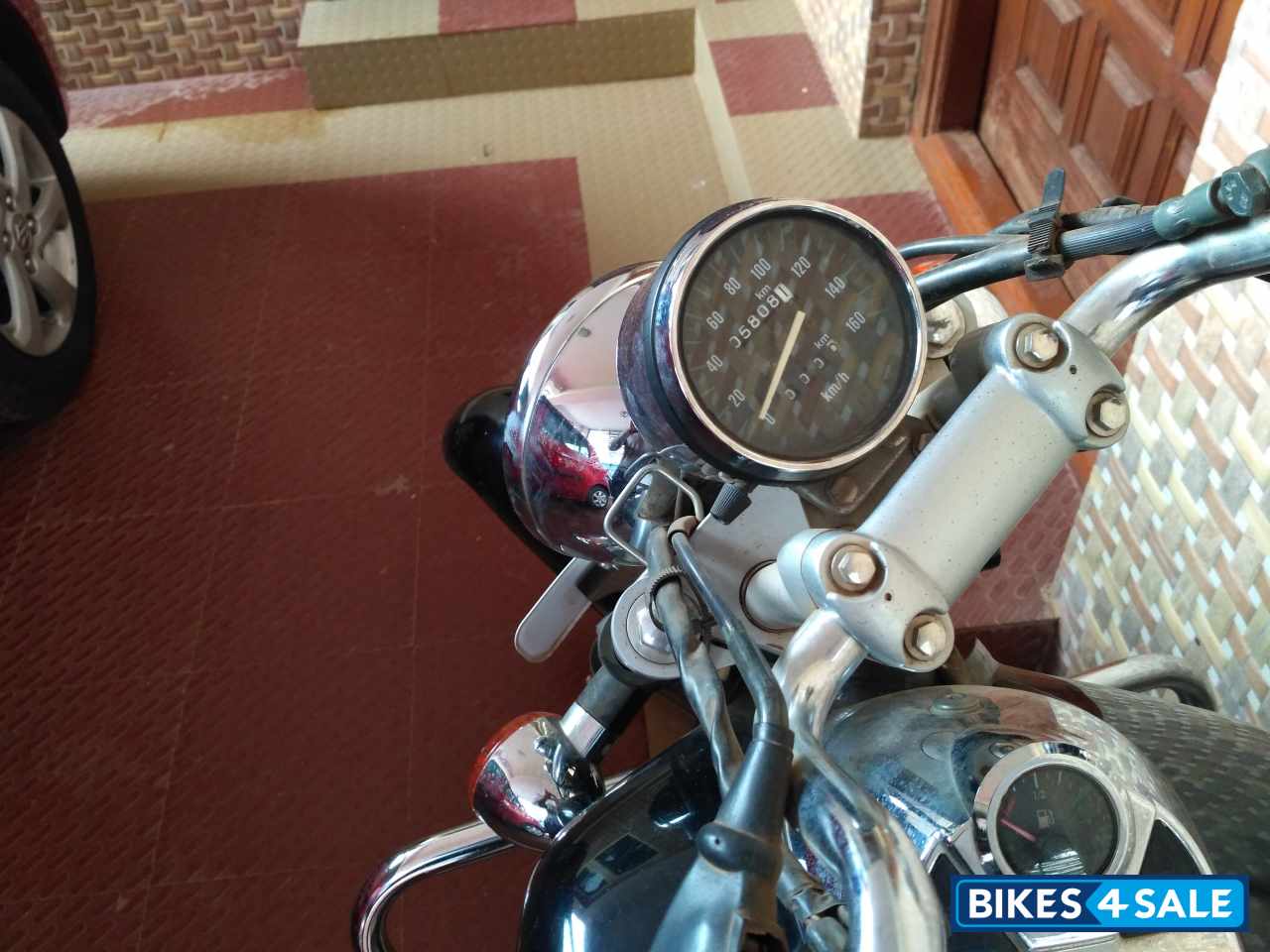 Black Bajaj Avenger 200 DTS-i