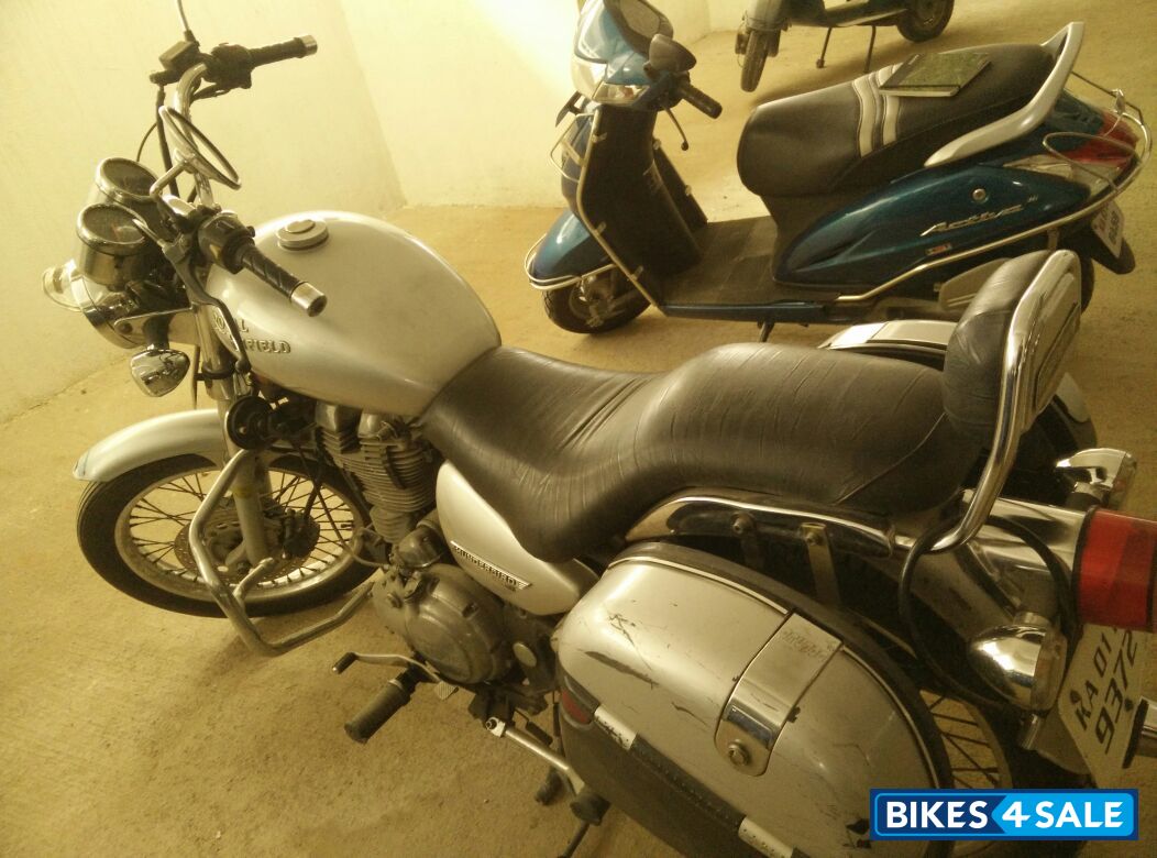 Silver Royal Enfield Thunderbird TwinSpark 350 Silver Royal Enfield Thunderbird TwinSpark 350