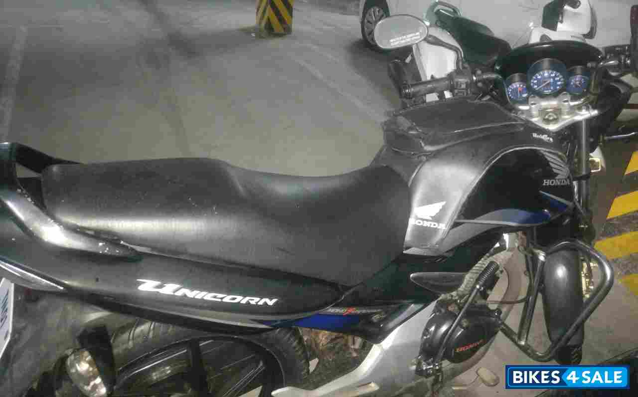 Blue And Black Honda Unicorn