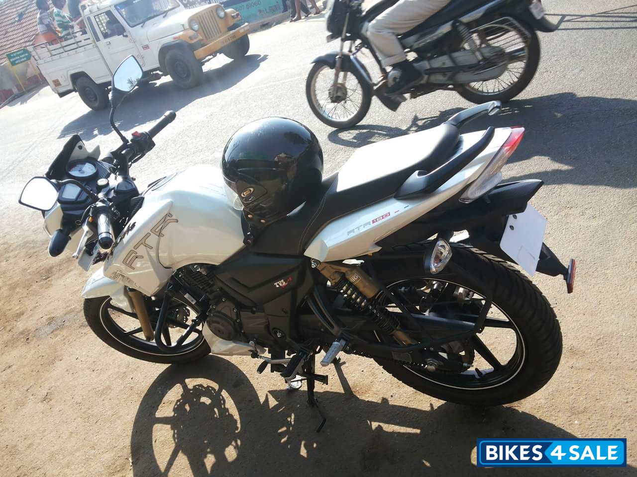 White TVS Apache RTR 180 ABS