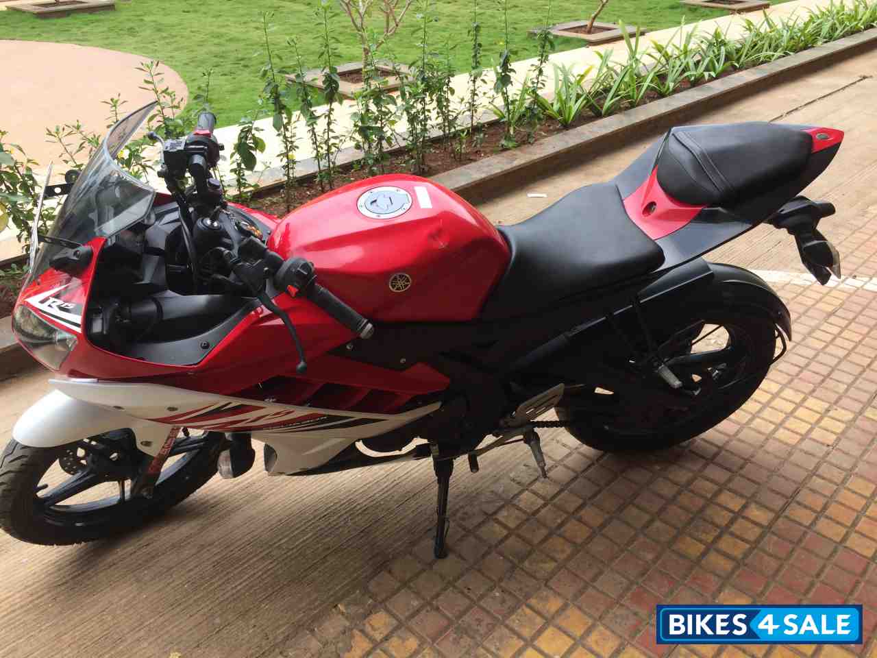 Red & White Yamaha YZF R15 V2