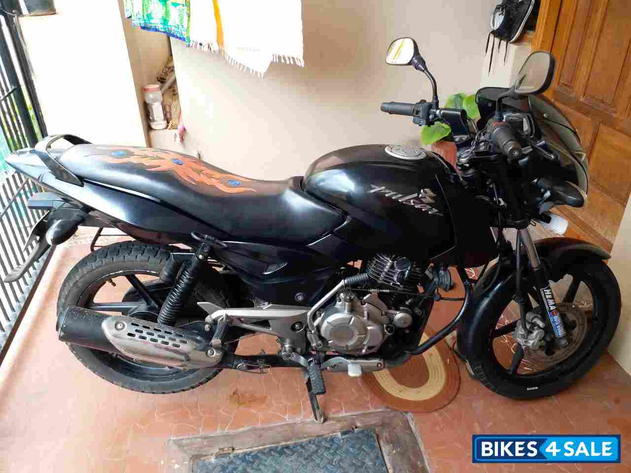 Black Bajaj Pulsar 150 DTSi Black Bajaj Pulsar 150 DTSi