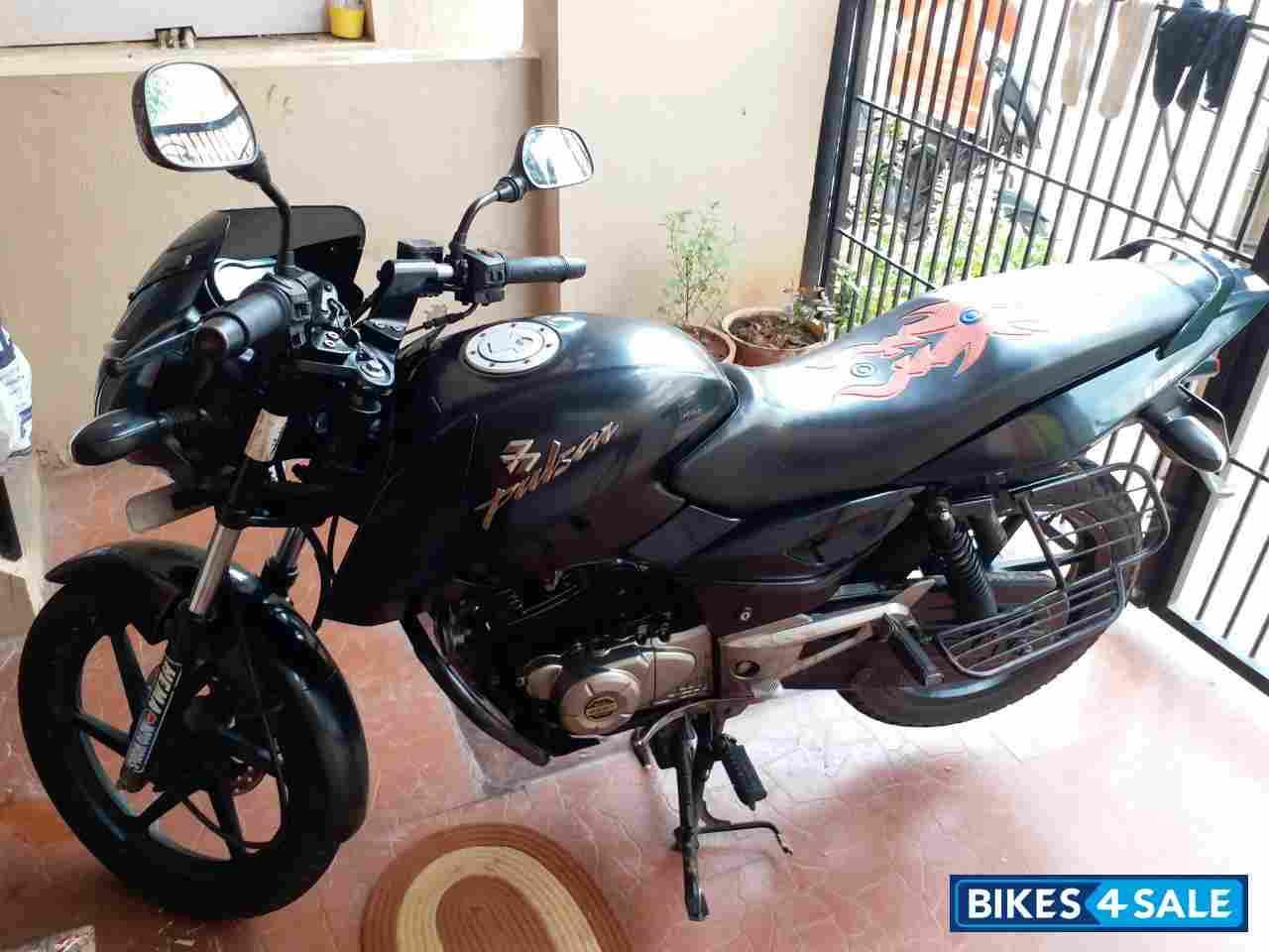 Black Bajaj Pulsar 150 DTSi Black Bajaj Pulsar 150 DTSi