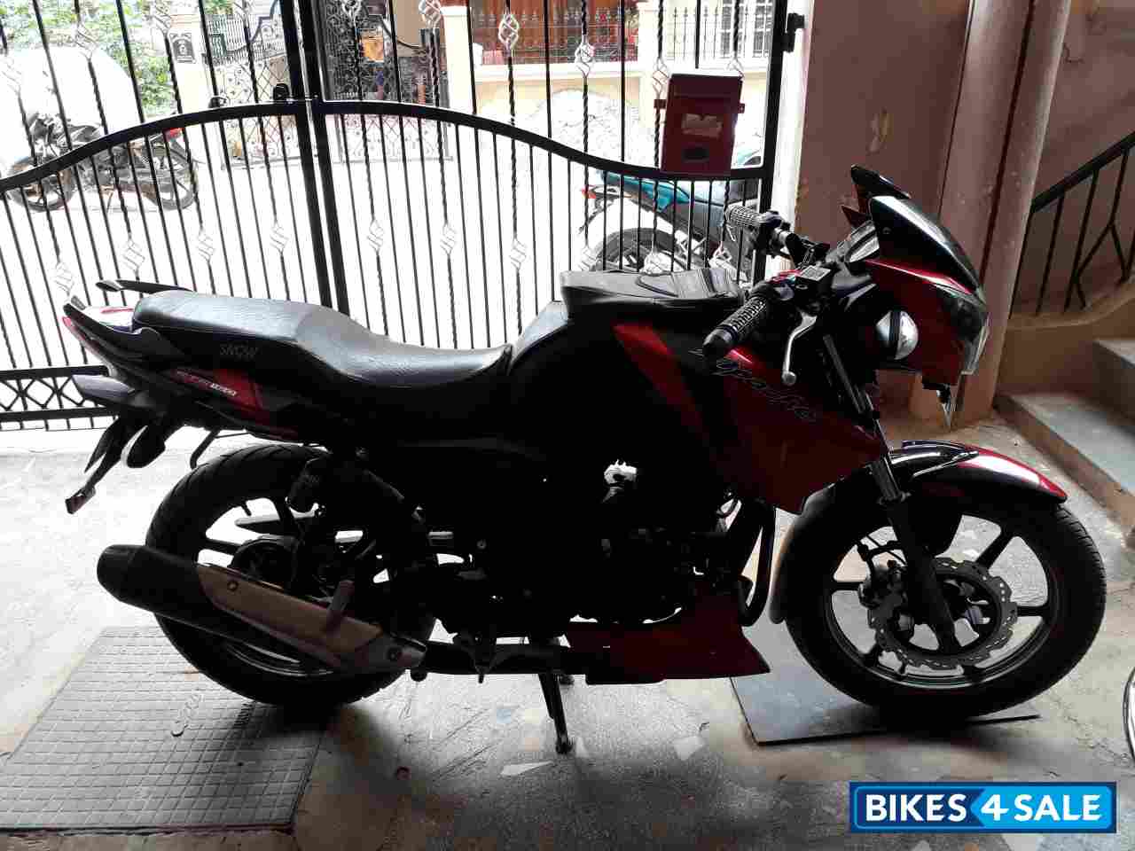 Red TVS Apache RTR 160