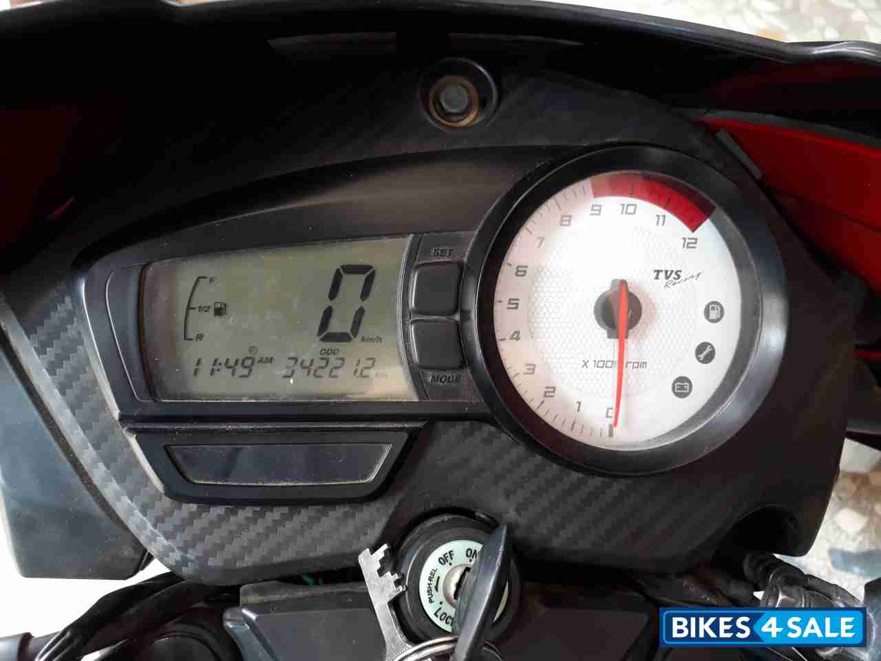 Red TVS Apache RTR 160