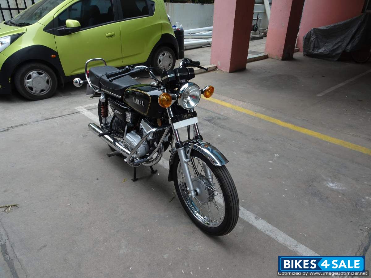 Black Yamaha RX 100 Black Yamaha RX 100